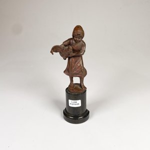 Lote anterior: Figura en Bronce: Dama con Gallo sobre Base de Mármol Firmada