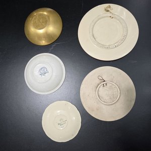 Lote de Platos Decorativos Coleccionables con Diseños Variados - imagen 2