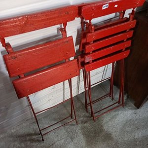 Lote de Tres Sillas Plegables Antiguas Rojas de Metal y Madera - imagen 7