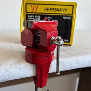 Morza "Baby Vice Swivel Base" Ferrawy TOM 260 Roja - imagen 2