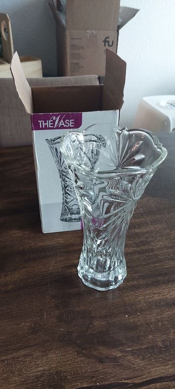 Vaso de cristal con diseño ornamentado