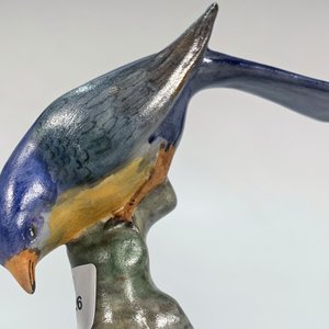 Par de Pájaros en Porcelana Biscuit Azul y Gris sobre Tronco - imagen 2