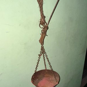 Balanza Antigua de Colgar con Plato Metálico - imagen 4