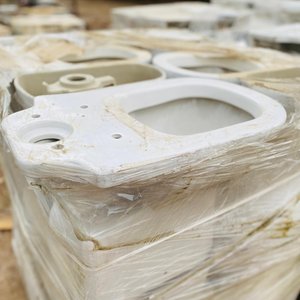 Lote de 24 Unidades de Inodoros Sanitarios Blancos - imagen 1