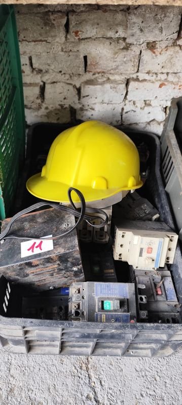 Llaves Térmicas, Transformador y Casco de Seguridad