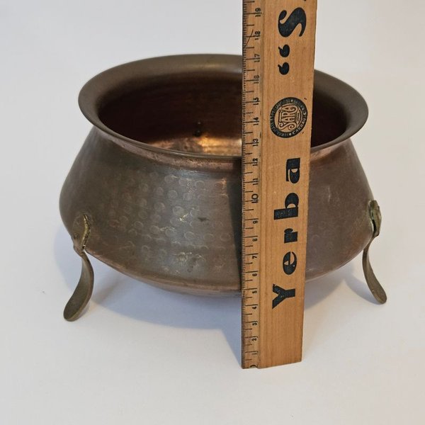 Gran olla de cobre con patas de bronce para venta - imagen 2