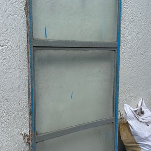 Lote anterior: Ventana antigua de metal y vidrio