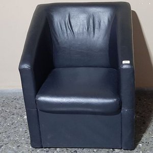 Lote siguiente: Sillón Negro de Cuero Ecológico