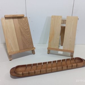 Lote de 3 piezas de madera: 2 atriles Sinoart y panera ranurada - imagen 2