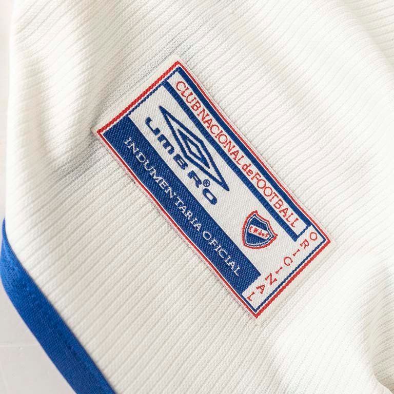 Camiseta de Nacional oficial de tienda marca UMBRO N°10 modelo utilizado en los años 2001/02 - imagen 3