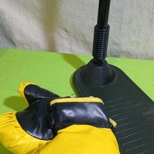 Set de Boxeo: Puchimbol y Guantes Amarillos - imagen 2
