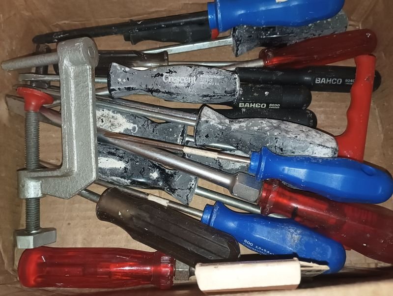 Lote de destornilladores y herramientas - imagen 4