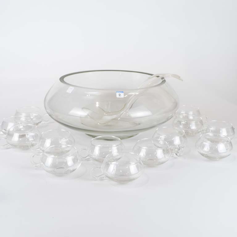 Gran ponchera con 13 tazas de vidrio y 2 cucharones (con una minima cascadura) - Medidas: 32 y 7cm 