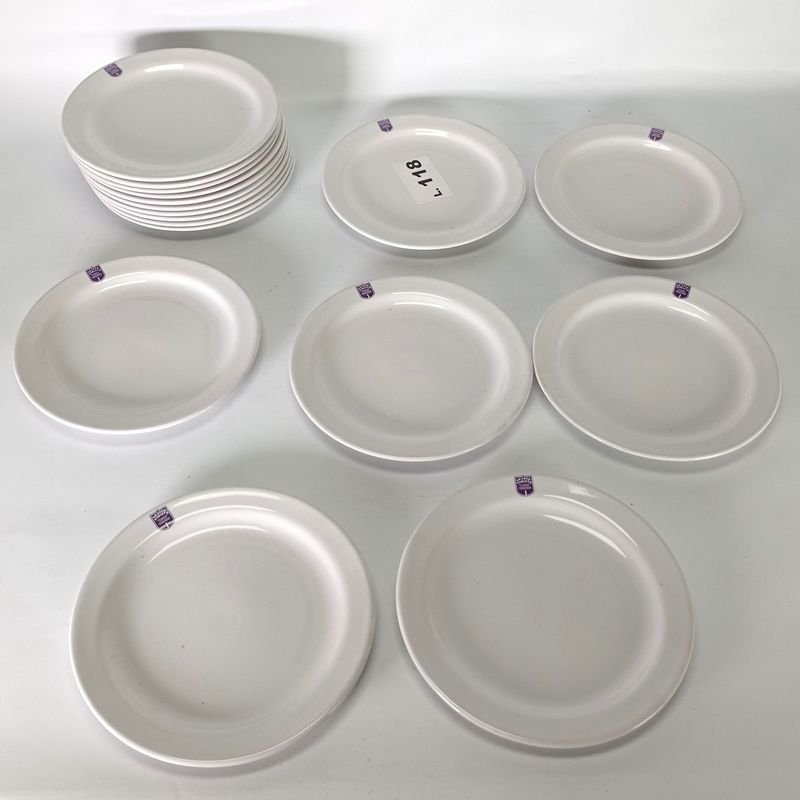 Lote siguiente: Platos de porcelana con logo de La Casa Violeta