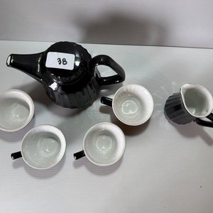 Juego de Tetera, Lechera y 4 Pocillos de Cerámica Negra y Blanca - imagen 3