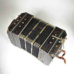 Bandoneón Alemán Alfred Arnold Campos con Estuche de Madera y Nacarado - imagen 6