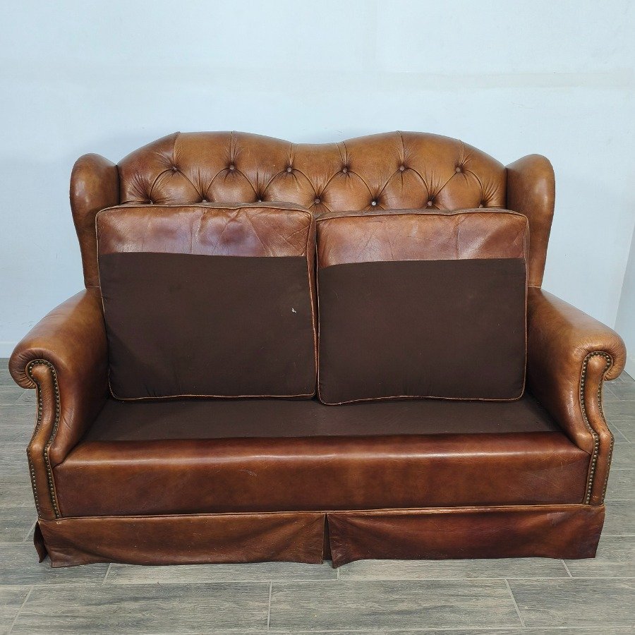 Sillón de cuero capitoneado con respaldo capitoneado y almohadones - imagen 11