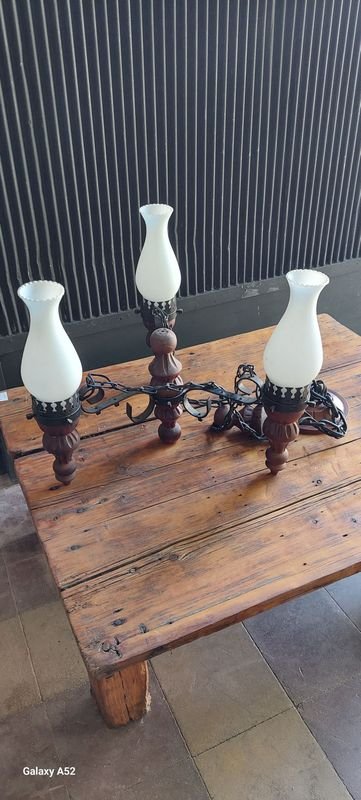 Lámparas de tres luces en madera tallada y hierro forjado - imagen 1