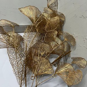 Canasto Plástico Beige con 7 Macetas Geométricas y Flores Artificiales Doradas - imagen 6