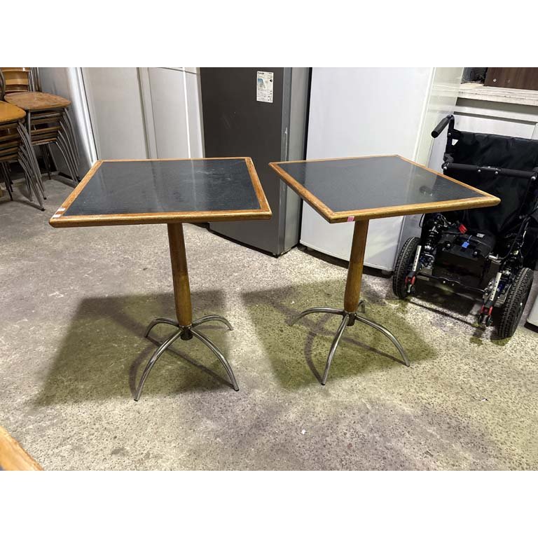 Lote anterior: Mesa bar cuadrada de hierro Delfino Alvarez