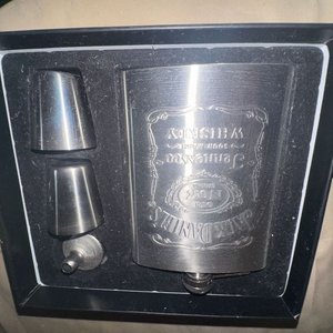 Lote anterior: Set de Petaca y Vasos Jack Daniel's Tennessee Whiskey