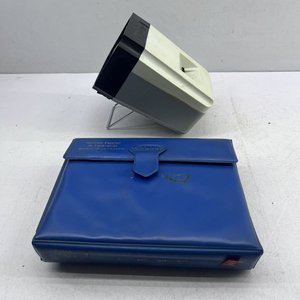 Proyector de Diapositivas Portátil con Estuche y Diapositivas del Instituto Español de Emigración - imagen 2