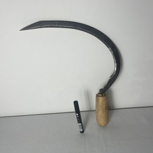 Hoz Antigua con Mango de Madera - imagen 2