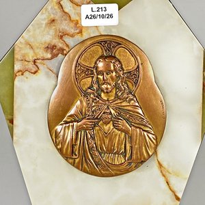 Pila Religiosa de Ónix con Placa de Bronce Firmada "C. Clement" - imagen 2
