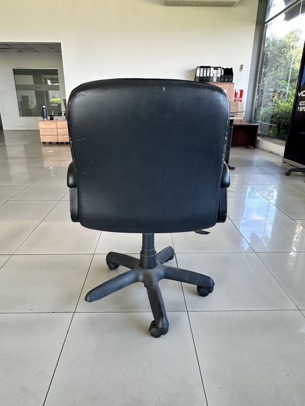 SILLA DE CUERO - imagen 7