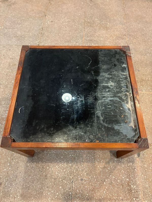 Lote siguiente: Mesa ratona con vidrio de excelente calidad