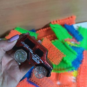 Pista de Carreras Mágica con Auto Luminoso - imagen 5