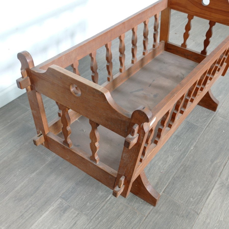 Cuna de bebé en roble con detalles de madera - imagen 4