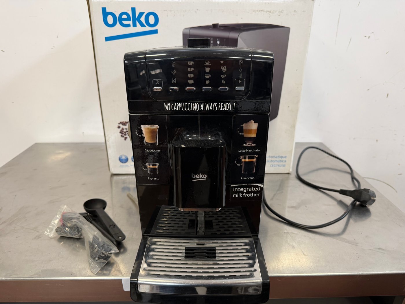 Cafetera Automática Beko CEG7425B con Molinillo Integrado