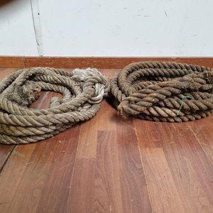 Lote anterior: Dos Tramos de Cuerda Rústica de Uso Náutico o Decorativo