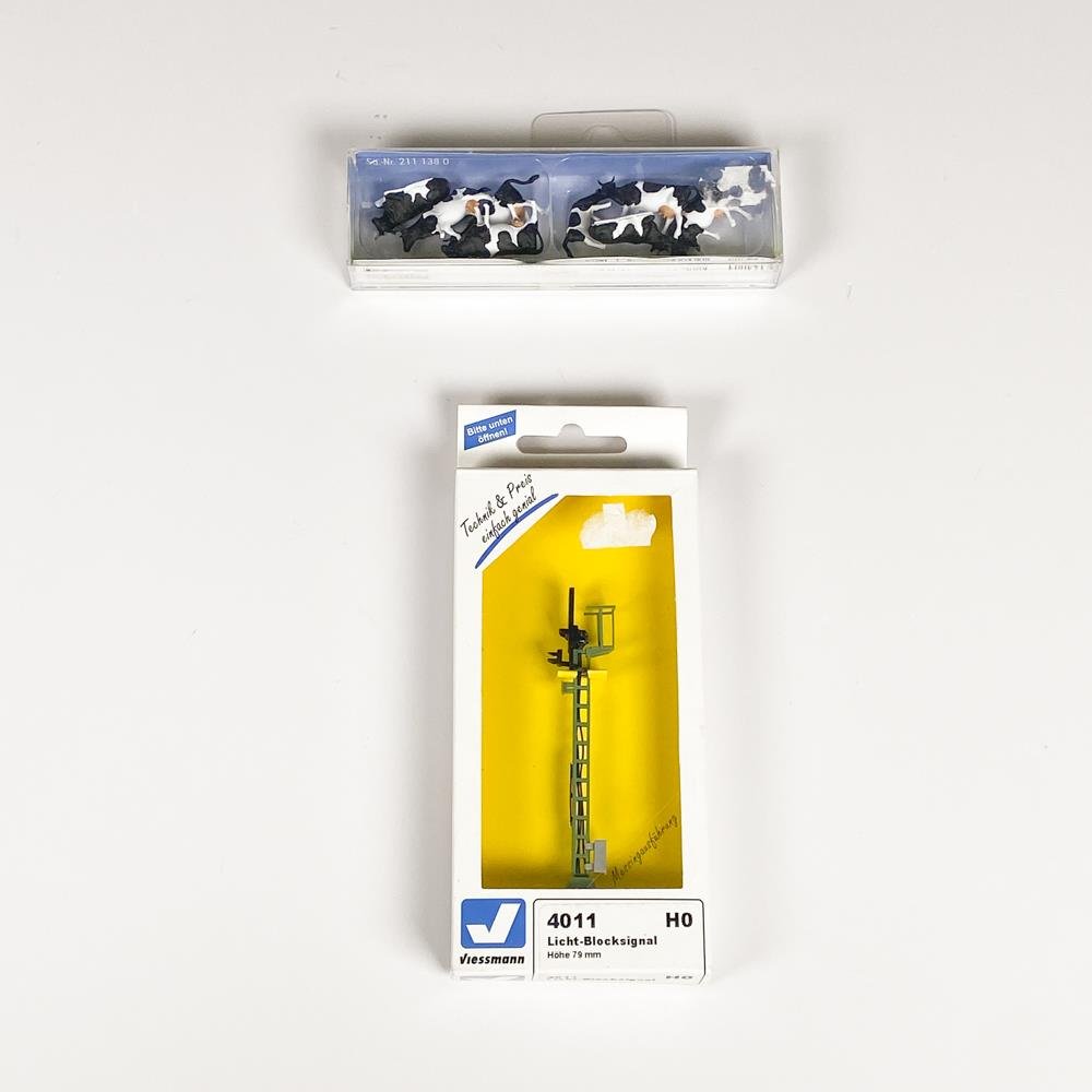 Dos Sets de Maquetas: Vacas y Señal de Ferrocarril Viessmann