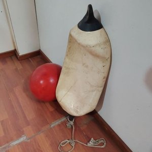 2 Unidades Fenders DAN-FENDER: Alargado Crema y Esférico Rojo - imagen 1