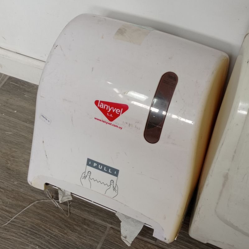 Tres dispensadores de papel higiénico en buen estado - imagen 2