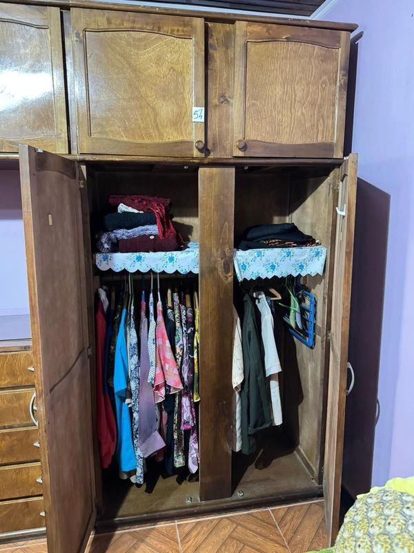 Ropero de madera de 4 puertas - imagen 2