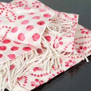 Pareo de Algodón con Estampado de Círculos Rosas y Flecos - imagen 2