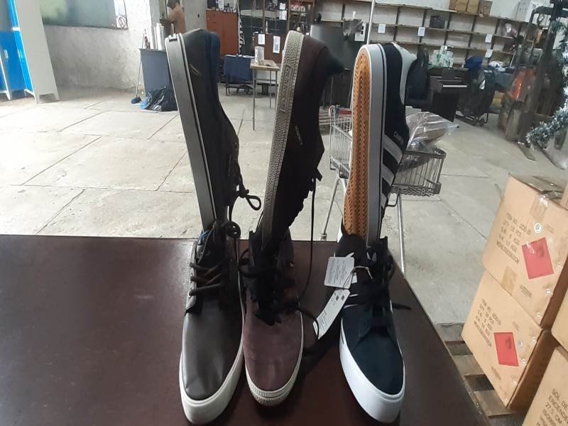 Lote de Calzado: 2 Pares Adidas, 1 Nautica y 1 Sin Marca