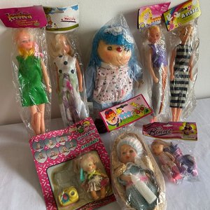 Lote de Muñecas Clásicas y Accesorios - imagen 2