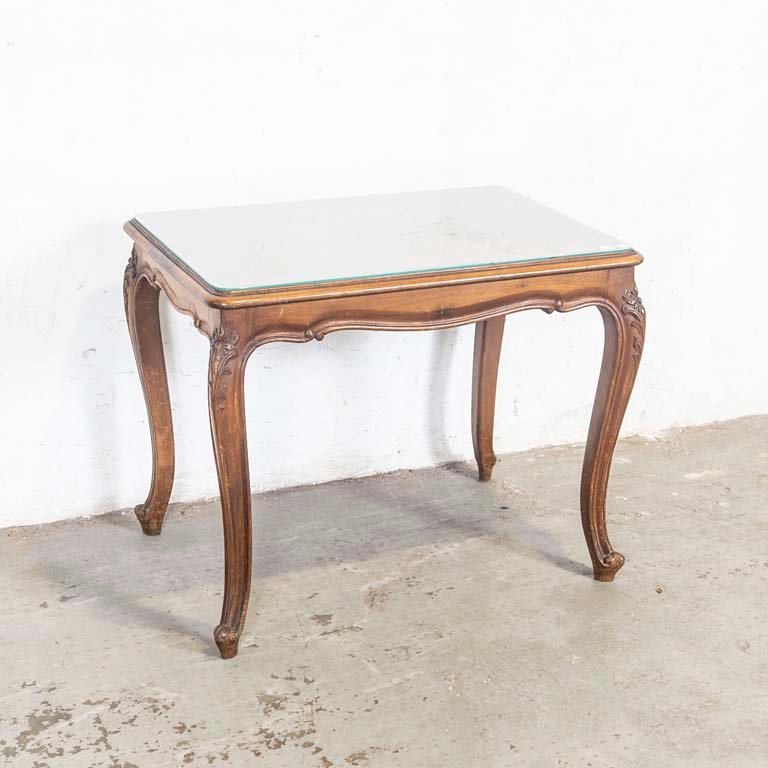 Lote siguiente: Mesa de sala Luis XV en buen estado