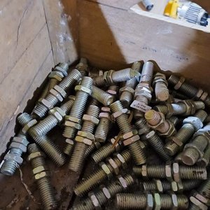 Lote siguiente: Lote de 50 Tornillos con Tuercas Metálicas