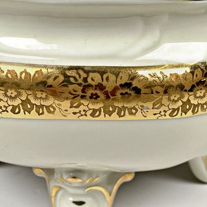 Bombonera de Porcelana Bavaria con Tapa y Detalles Dorados - imagen 4