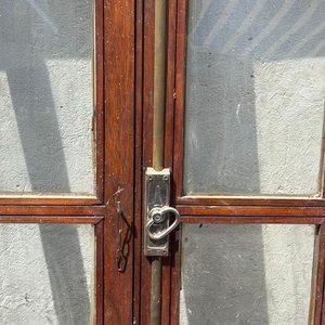 Ventana Antigua de Madera con Vidrios Repartidos - imagen 2