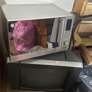 Lote siguiente: Televisor y Microondas Usados