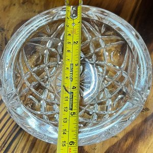 Par de Ceniceros de Cristal Tallado con Diseños Geométricos - imagen 2