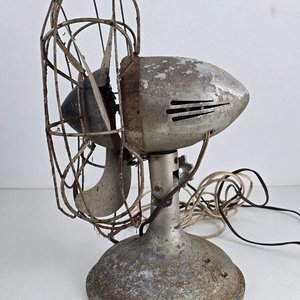 Antiguo Ventilador de Mesa Metálico - imagen 6
