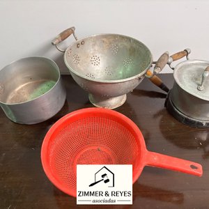 Lote anterior: Lote de Utensilios de Cocina: Colador, Ollas y Escurridor
