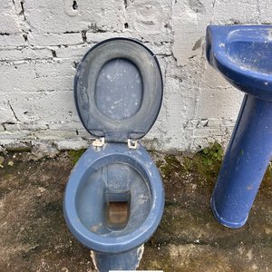 Inodoro y Lavatorio Azul con Pedestal - imagen 3